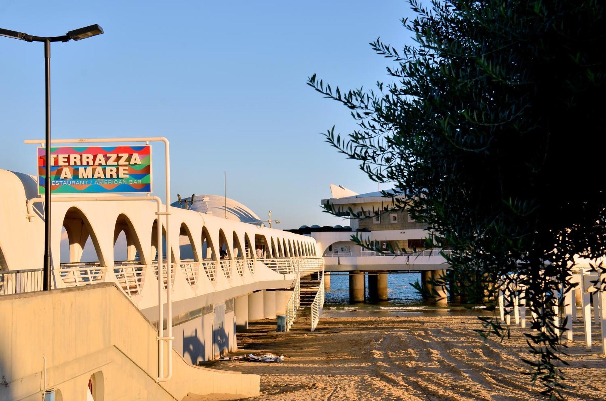 Hotel Etna Lignano Sabbiadoro Exterior photo