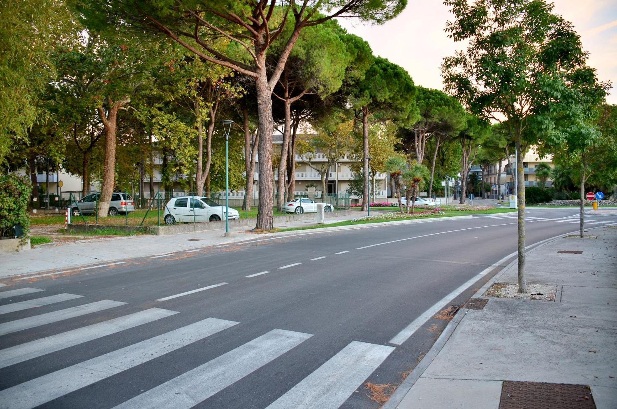 Hotel Etna Lignano Sabbiadoro Exterior photo