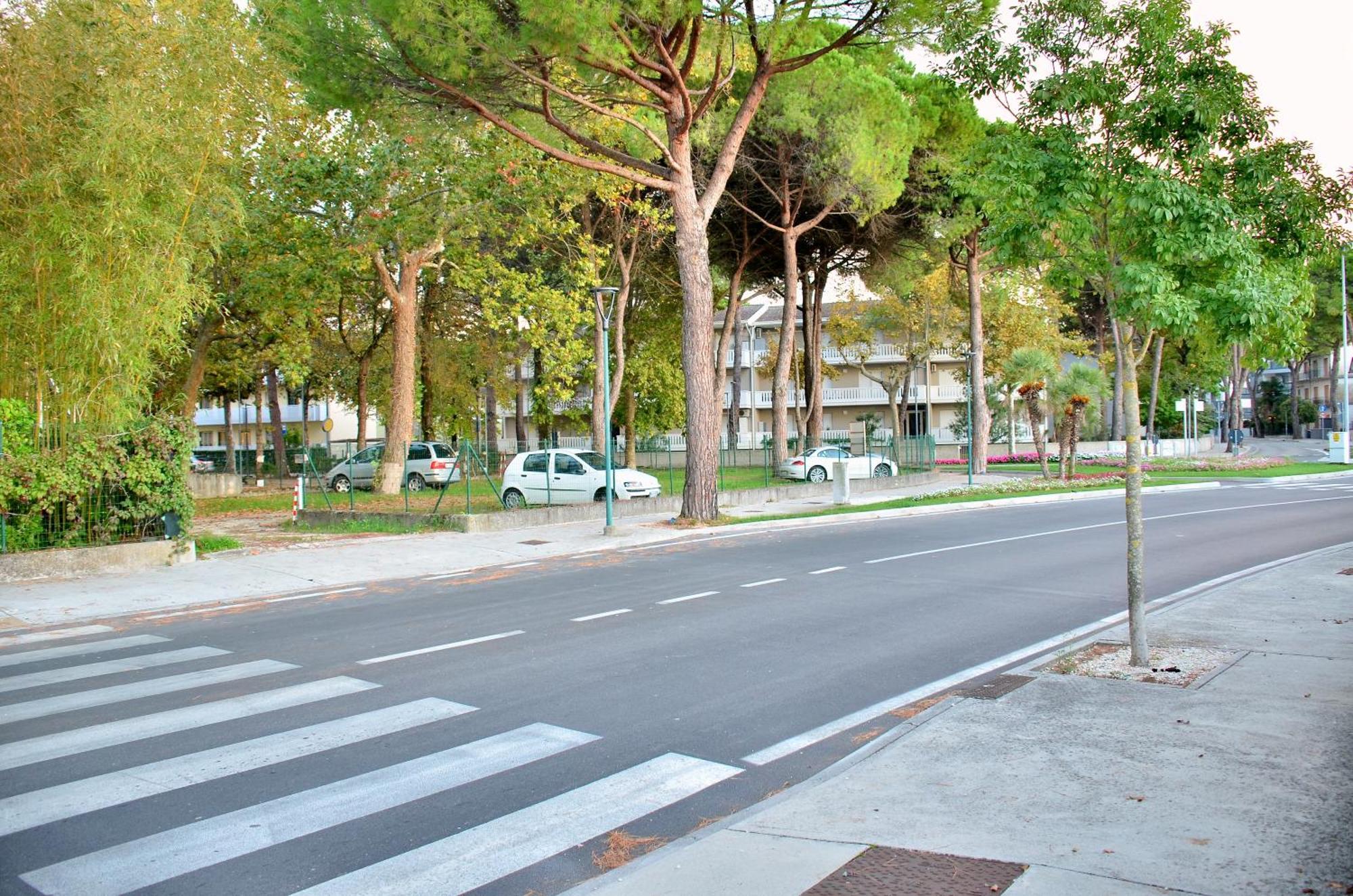 Hotel Etna Lignano Sabbiadoro Exterior photo